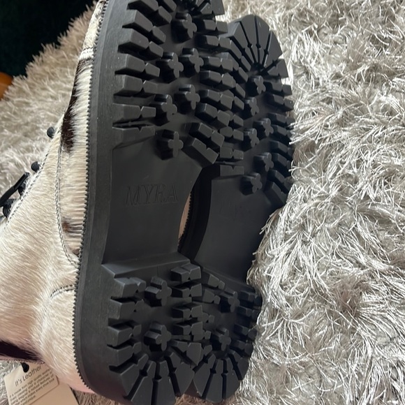 Leather booties with hairon in white, brown and black, new, size 7, Myra - Picture 11 of 14